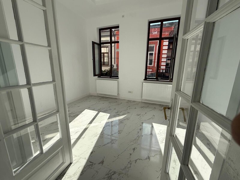 Unirii - Palatul Parlamentului - Manastirea Antim-